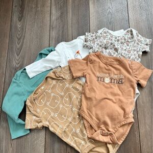 Lot baby clothes sizes varies sizes